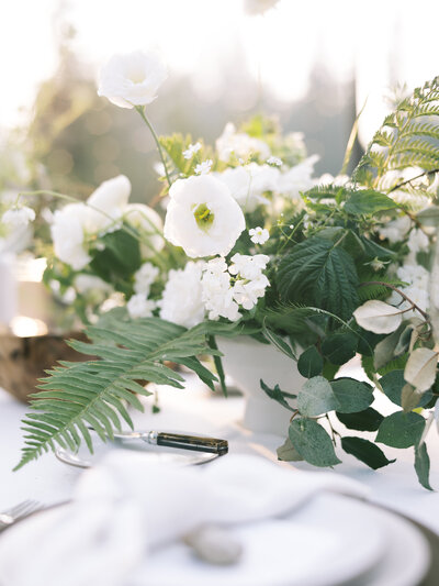 A table with beautiful décor.