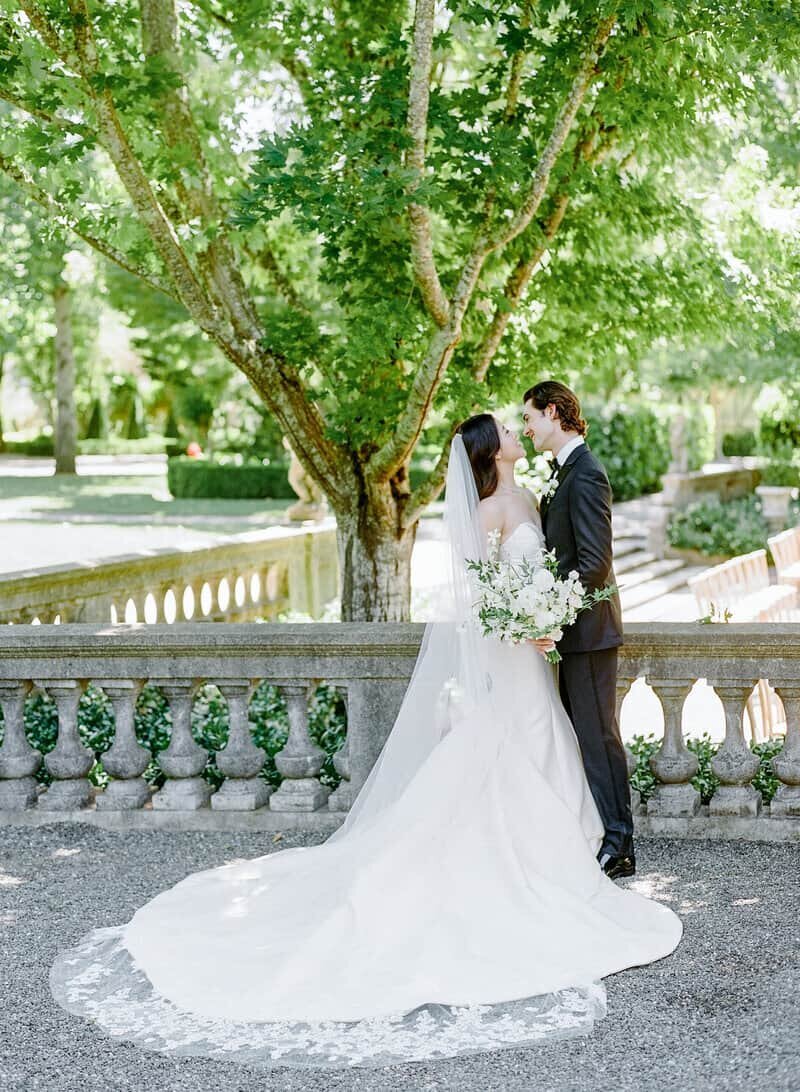a bride holding a bouquet.