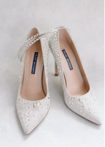 Chic closed-toe bridal shoes, perfect for an elegant winter wedding